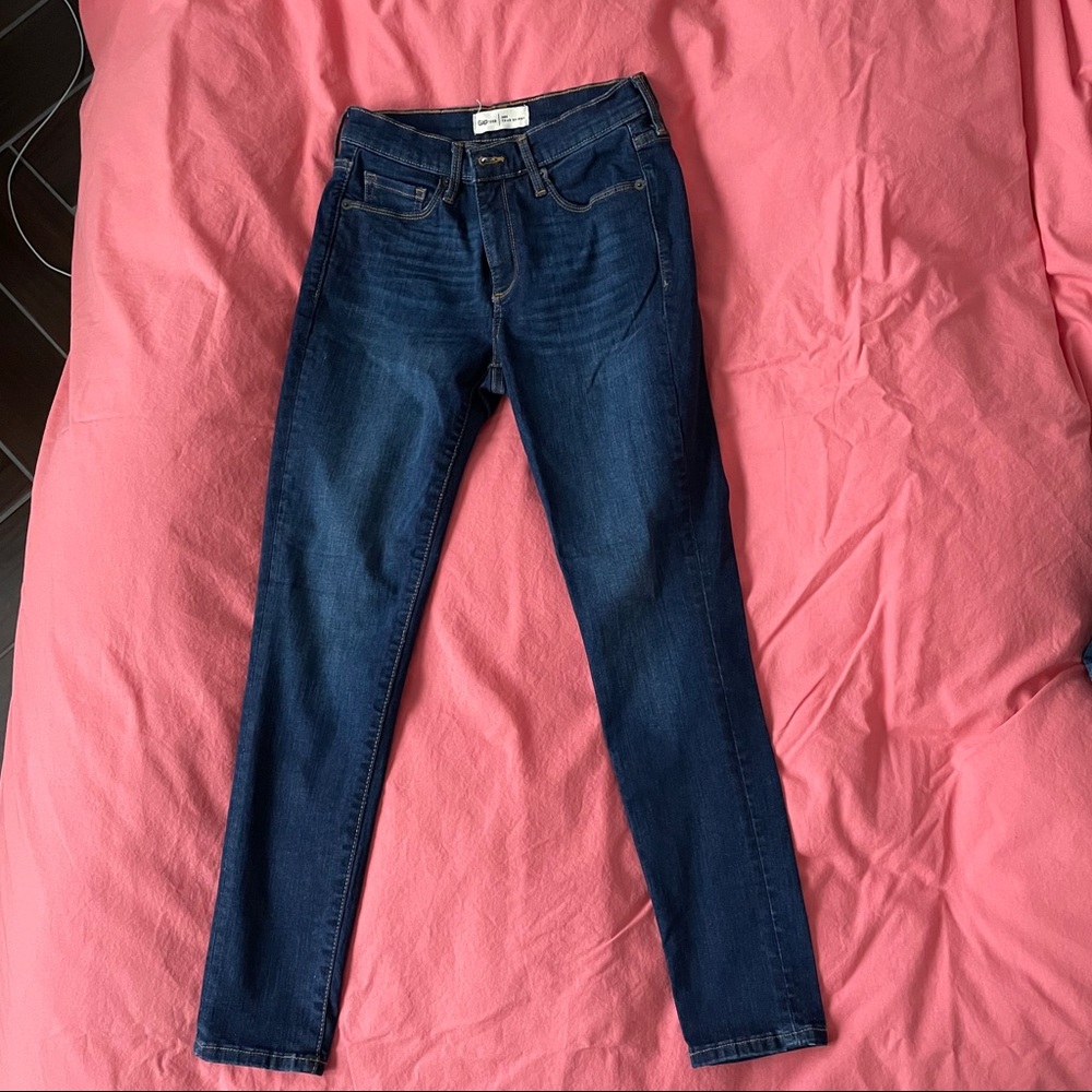 Gap Mid-rise skinny jeans in sculpt